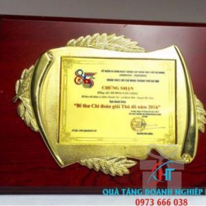 KỈ NIỆM CHƯƠNG ĐỒNG GỖ 002