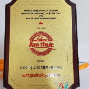 KỈ NIỆM CHƯƠNG ĐỒNG GỖ 008